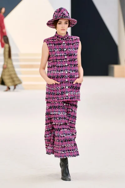 Look 15
